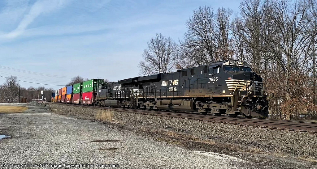 NS 7686 leads 20R.